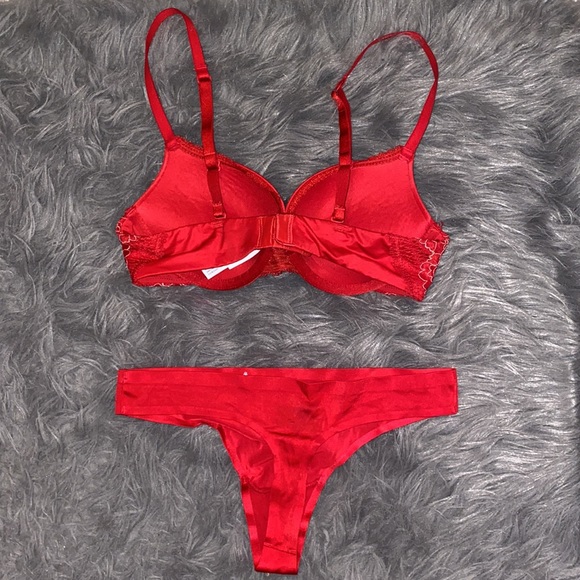 Plunge Push-Up Bra Set - Picture 4 of 6